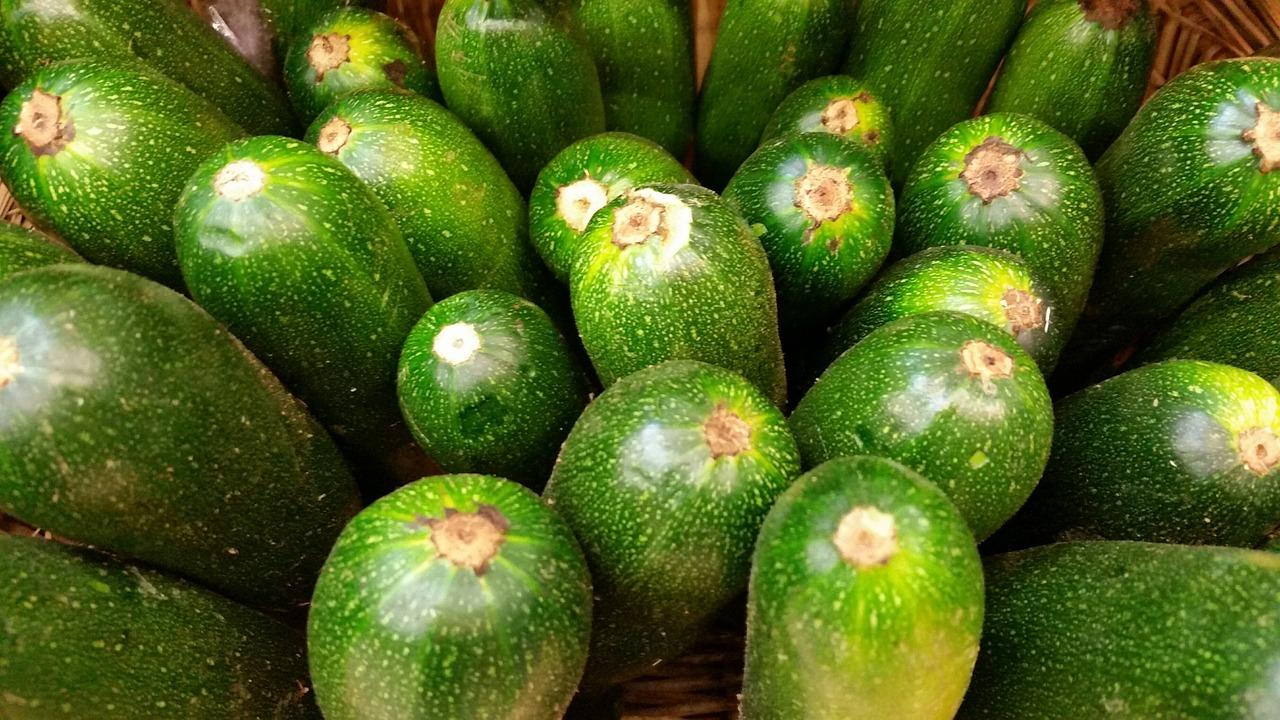 Chọn zucchini để làm trứng cá muối