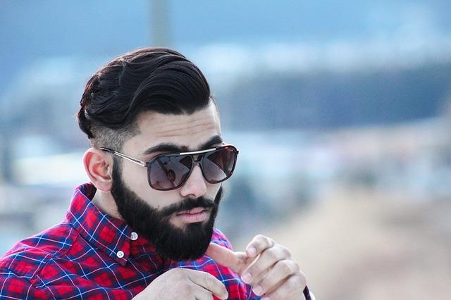 Hình ảnh của một hipster trong kính