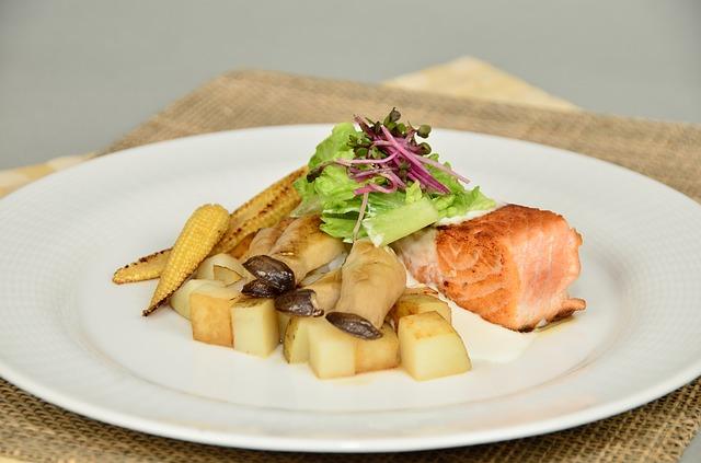 Chum salmon with potatoes and corn